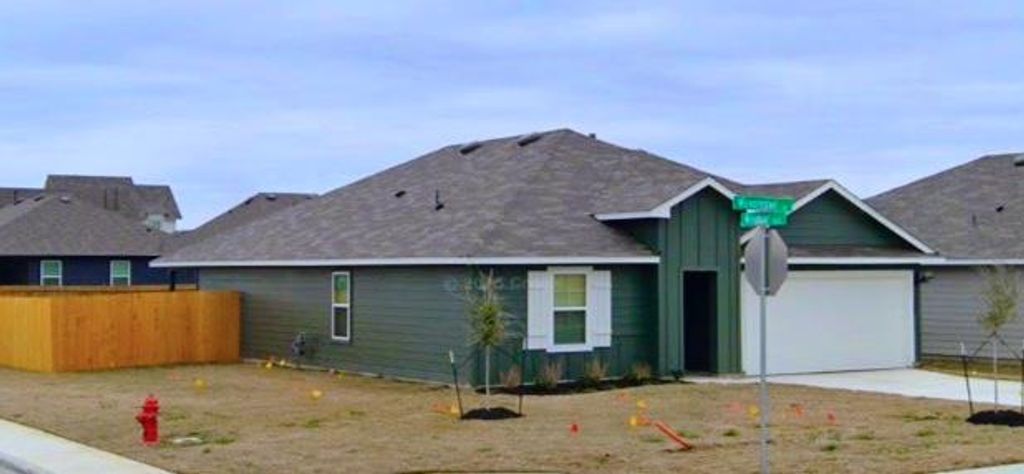 320 Wirecrested DR, Lockhart, TX 78644