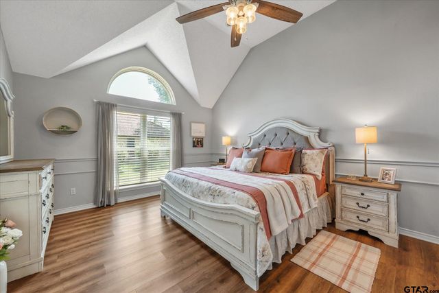 726 Crestview Street, Chandler, TX 75758