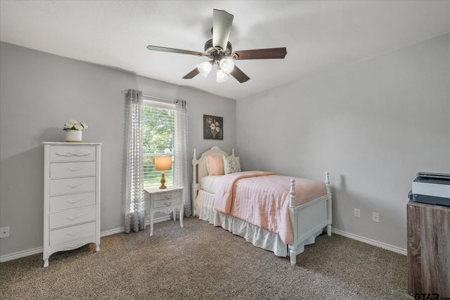 726 Crestview Street, Chandler, TX 75758