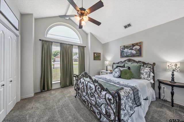 726 Crestview Street, Chandler, TX 75758