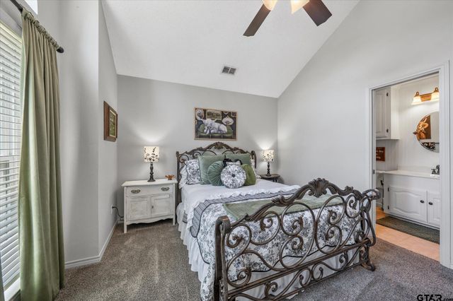 726 Crestview Street, Chandler, TX 75758