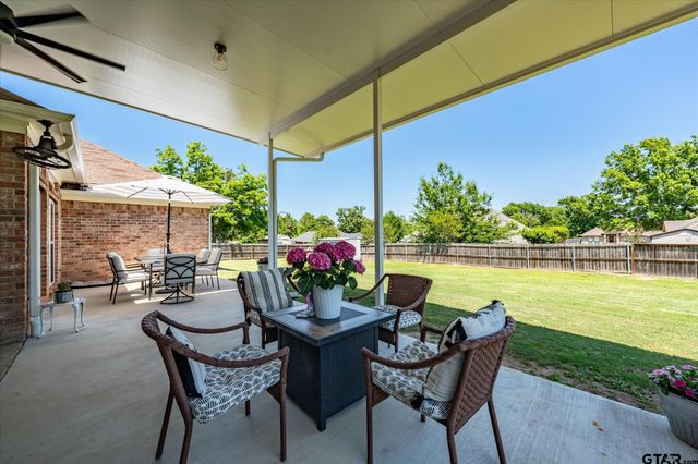 726 Crestview Street, Chandler, TX 75758
