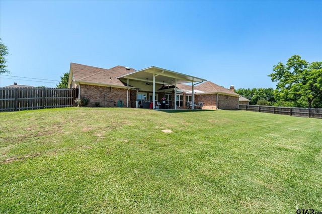 726 Crestview Street, Chandler, TX 75758