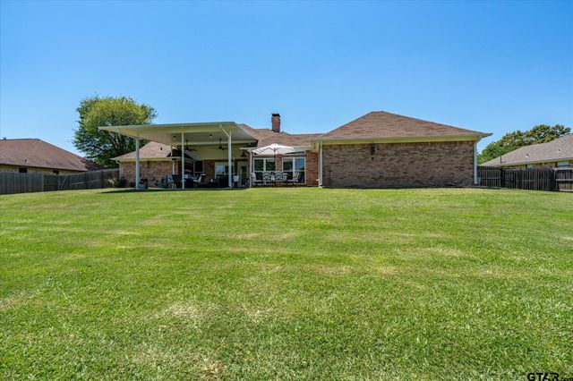 726 Crestview Street, Chandler, TX 75758