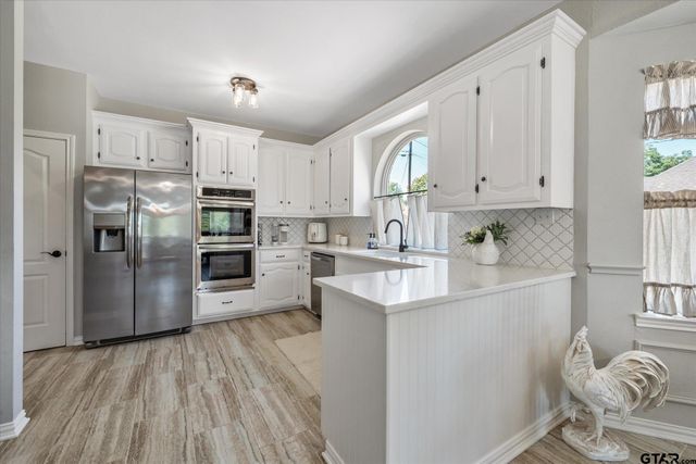 726 Crestview Street, Chandler, TX 75758