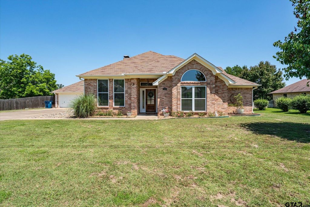 726 Crestview Street, Chandler, TX 75758