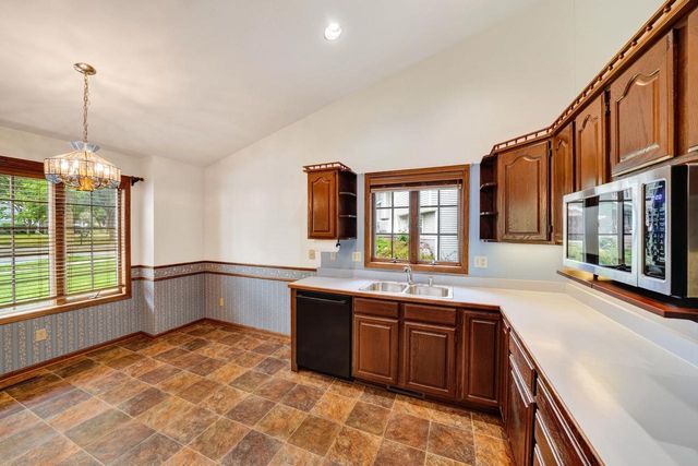 7862 W Oakbrook Circle, Madison, WI 53717
