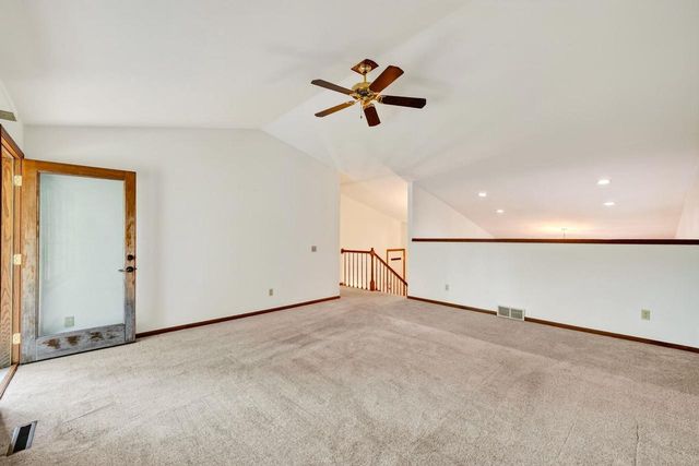 7862 W Oakbrook Circle, Madison, WI 53717