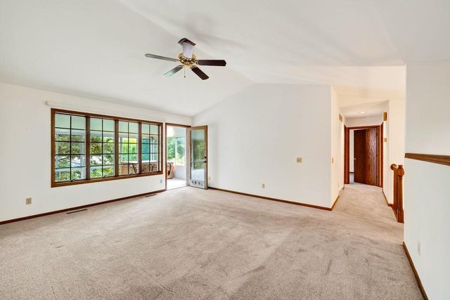 7862 W Oakbrook Circle, Madison, WI 53717