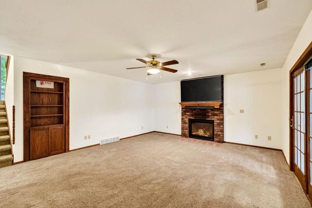 7862 W Oakbrook Circle, Madison, WI 53717
