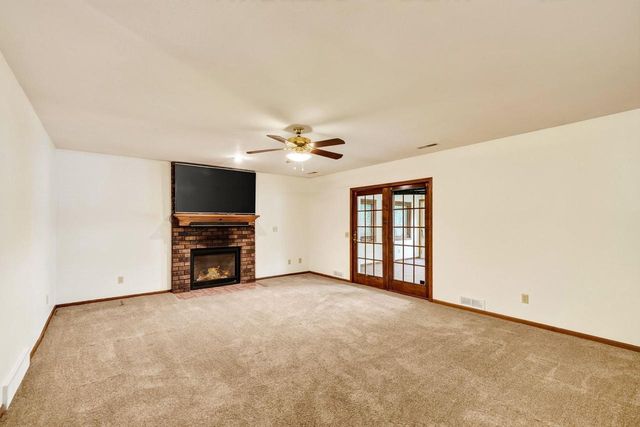 7862 W Oakbrook Circle, Madison, WI 53717
