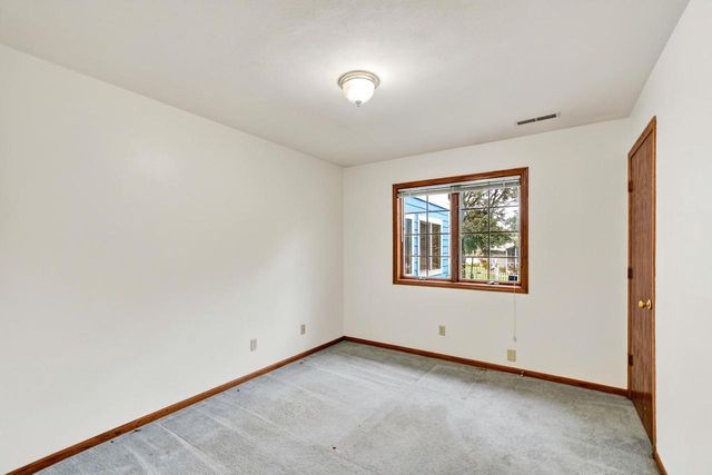 7862 W Oakbrook Circle, Madison, WI 53717