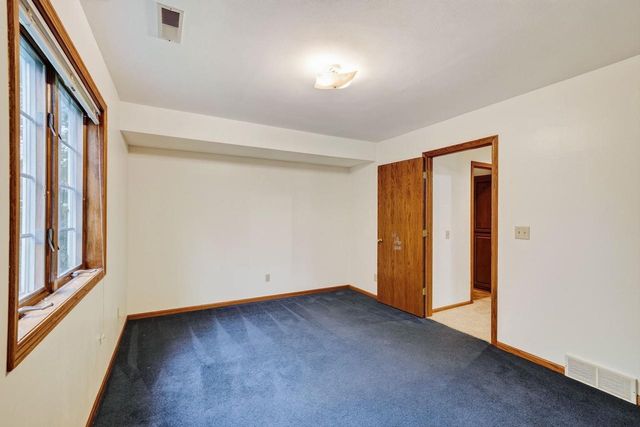 7862 W Oakbrook Circle, Madison, WI 53717