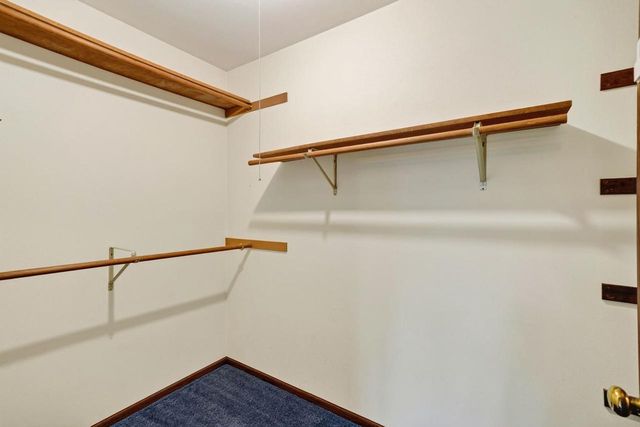 7862 W Oakbrook Circle, Madison, WI 53717
