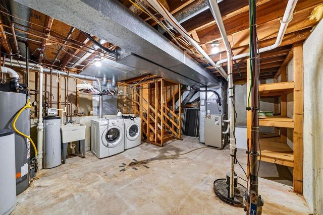 7862 W Oakbrook Circle, Madison, WI 53717