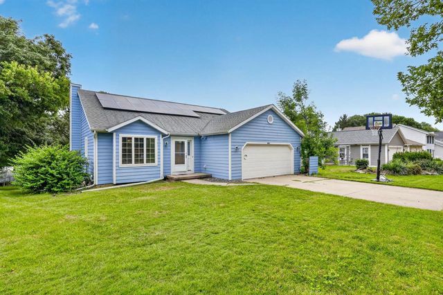 7862 W Oakbrook Circle, Madison, WI 53717