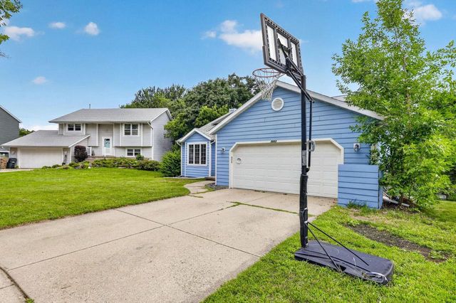 7862 W Oakbrook Circle, Madison, WI 53717