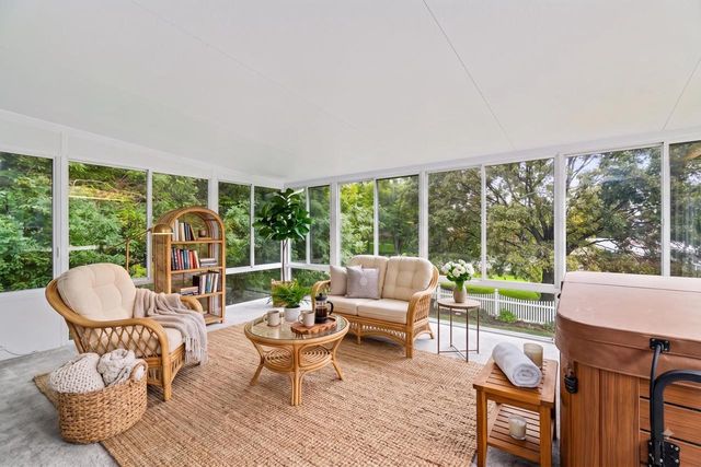 7862 W Oakbrook Circle, Madison, WI 53717