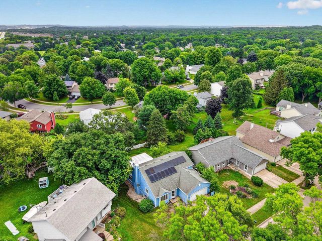 7862 W Oakbrook Circle, Madison, WI 53717