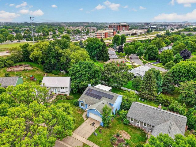 7862 W Oakbrook Circle, Madison, WI 53717