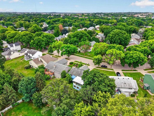 7862 W Oakbrook Circle, Madison, WI 53717