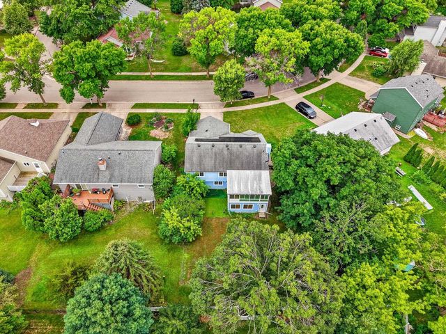 7862 W Oakbrook Circle, Madison, WI 53717