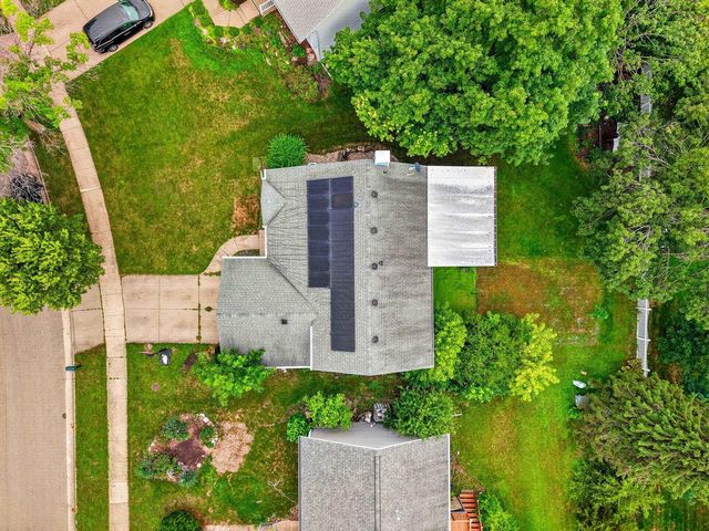 7862 W Oakbrook Circle, Madison, WI 53717