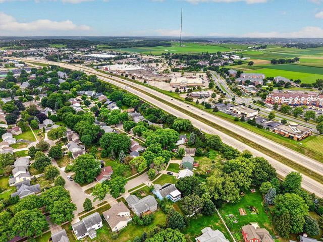 7862 W Oakbrook Circle, Madison, WI 53717