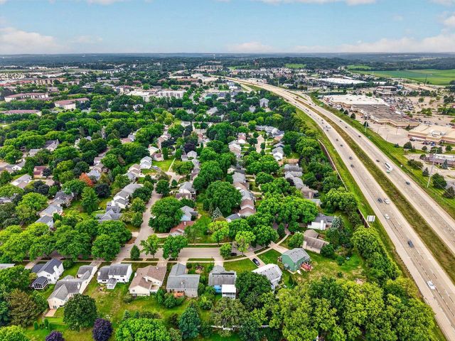 7862 W Oakbrook Circle, Madison, WI 53717