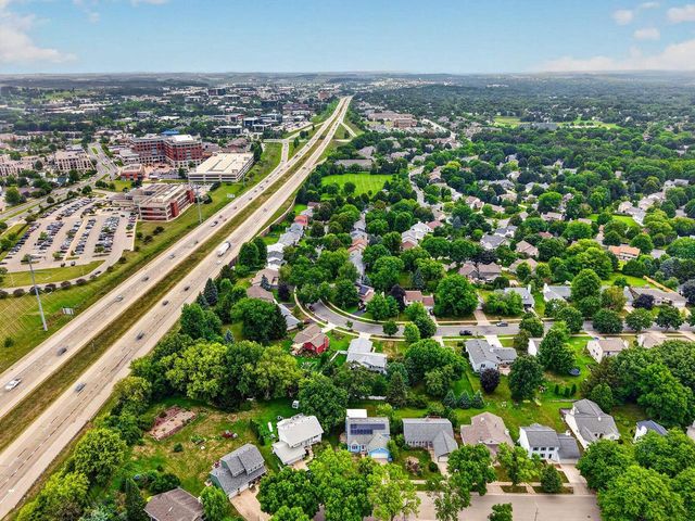 7862 W Oakbrook Circle, Madison, WI 53717