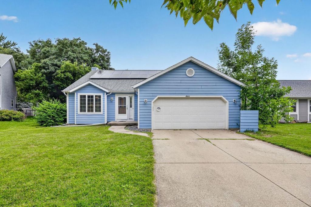 7862 W Oakbrook Circle, Madison, WI 53717