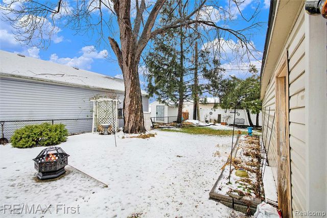 25861 Wiseman Street, Roseville, MI 48066