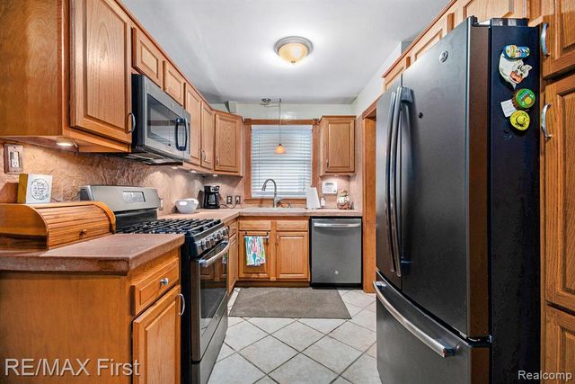 25861 Wiseman Street, Roseville, MI 48066