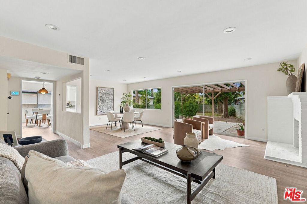 15435 Runnymede Street, Van Nuys, CA 91406 — photo 2
