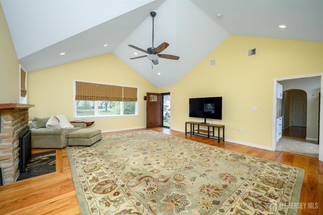 65 Wilson Road, Franklin Twsp, NJ 08873