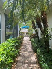 128 LIVERMORE LN, Naples, FL 34119