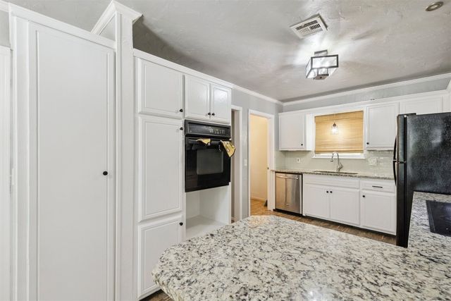 10412 NW 37th Street, Yukon, OK 73099