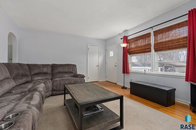 2213 S Hawthorne Ave Avenue, Sioux Falls, SD 57105