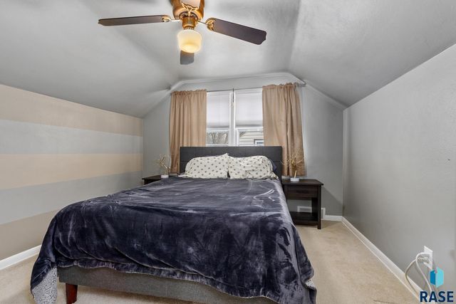 2213 S Hawthorne Ave Avenue, Sioux Falls, SD 57105