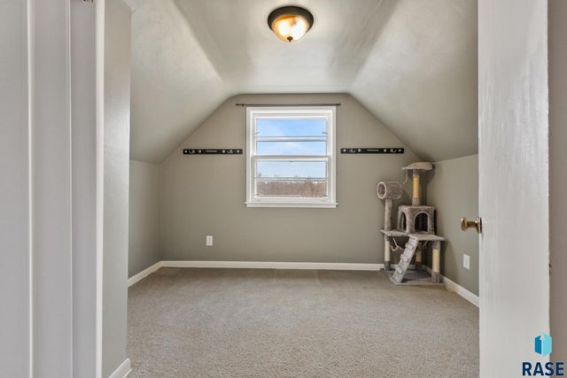 2213 S Hawthorne Ave Avenue, Sioux Falls, SD 57105