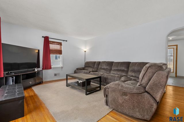 2213 S Hawthorne Ave Avenue, Sioux Falls, SD 57105