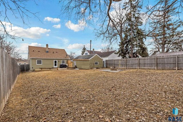 2213 S Hawthorne Ave Avenue, Sioux Falls, SD 57105