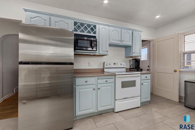 2213 S Hawthorne Ave Avenue, Sioux Falls, SD 57105