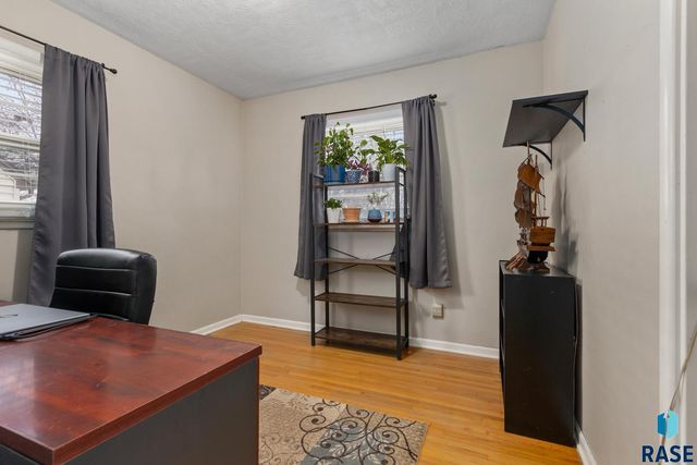 2213 S Hawthorne Ave Avenue, Sioux Falls, SD 57105