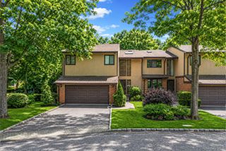6 Wimbledon Drive, Roslyn, NY 11576