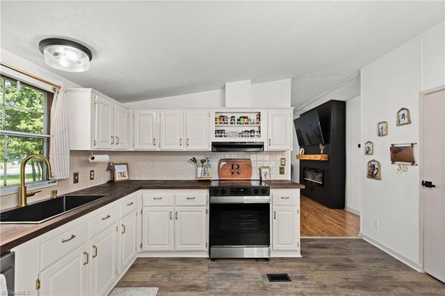 1913 NC Highway 150, Lexington, NC 27295