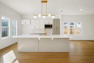 895 S Victory Drive, Houston, TX 77088