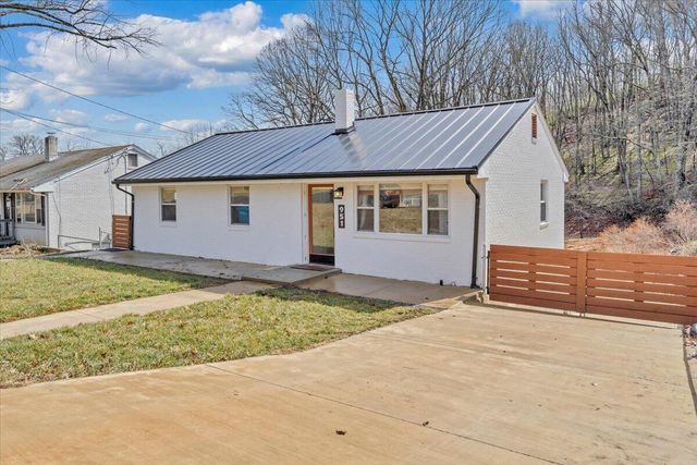 951 Hartsook BLVD, Roanoke, VA 24014