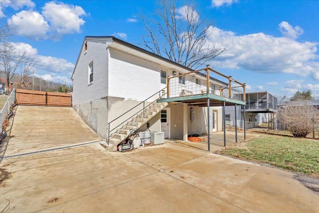 951 Hartsook BLVD, Roanoke, VA 24014