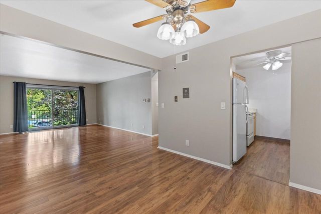 5175 S Root River PARKWAY #6, Greenfield, WI 53228